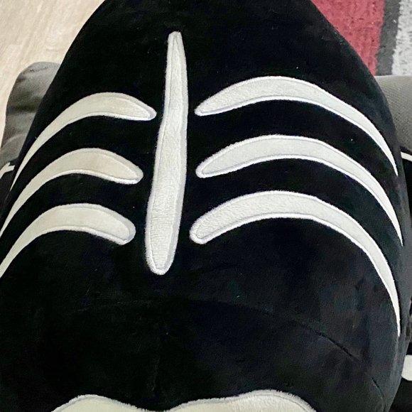 Smoochy Pals Scull Goth Punk Skeleton Stuffed Animal Plush Toy Pillow 15" - Picture 3 of 7